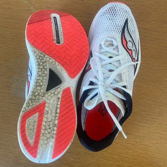 SAUCONY WOMEN'S ENDORPHIN PRO 3 sz 9.5 - Picture 4 of 7